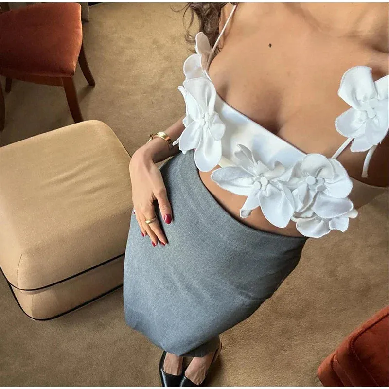 Maura - Elegant crop top with flower details